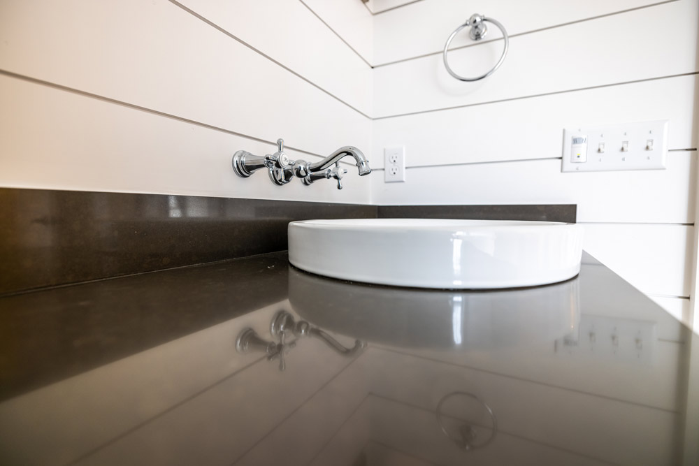 Daltile Molten Gray Quartz
